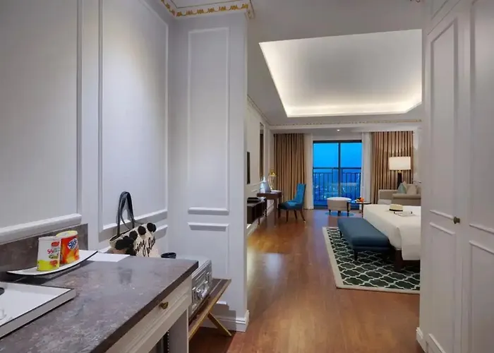 Khách sạn Flc Grand